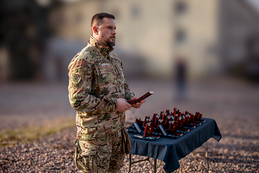 КОМАНДИР ІІІ АРМІЙСЬКОГО КОРПУСУ НАГОРОДИВ ПОСМЕРТНО ЛЕГІОНЕРА ЦЕНТУРІЇ