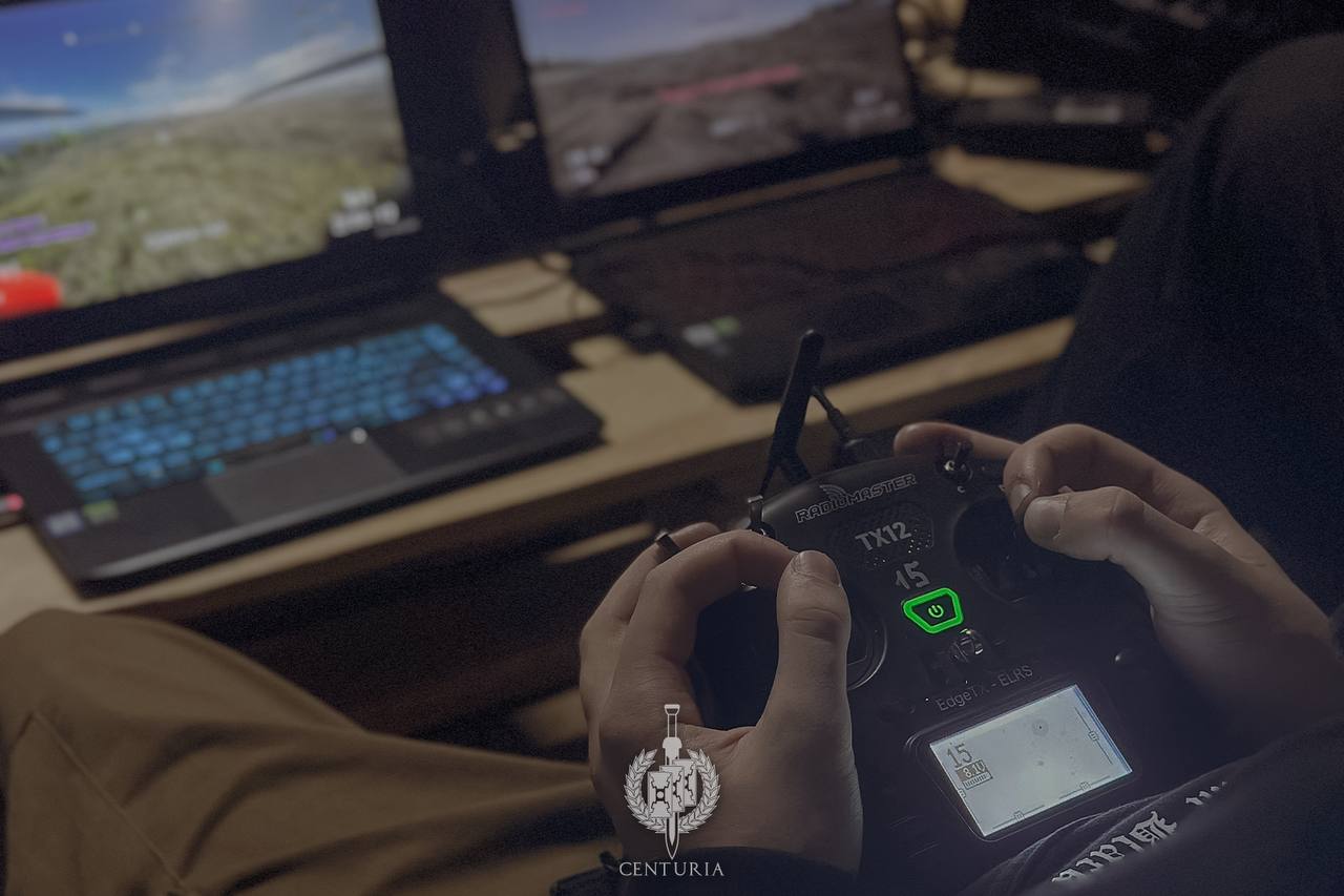 ЦЕНТУРІЯ ОПАНОВУЄ FPV-ДРОНИ У ДНІПРІ